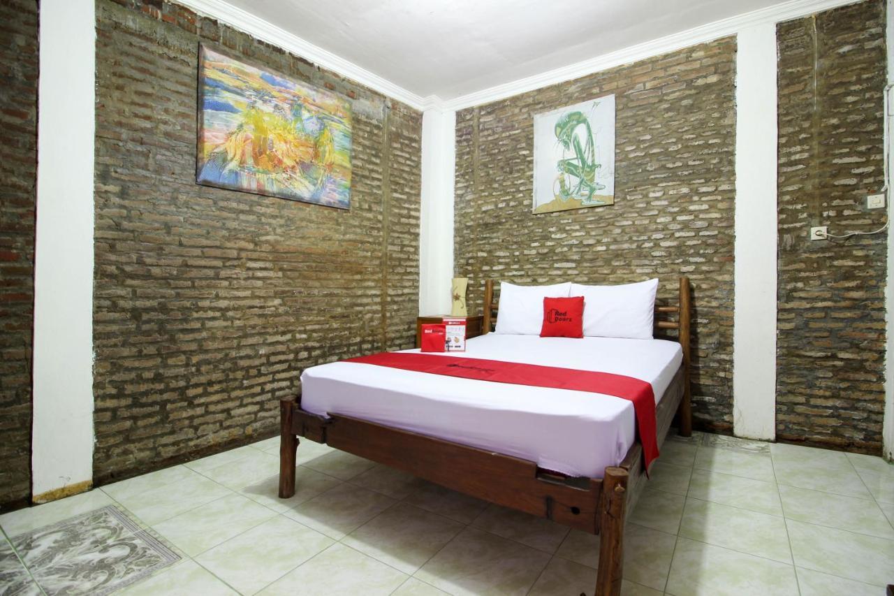 Reddoorz Near Rumah Sakit Wirosaban Salakan Luaran gambar