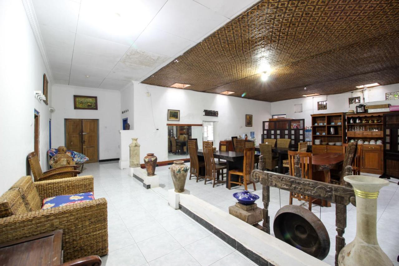 Reddoorz Near Rumah Sakit Wirosaban Salakan Luaran gambar