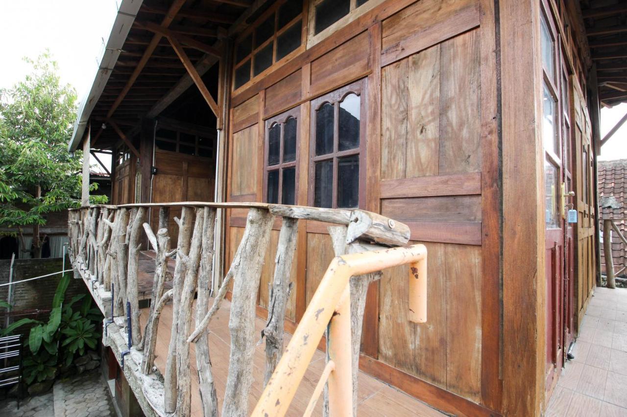Reddoorz Near Rumah Sakit Wirosaban Salakan Luaran gambar