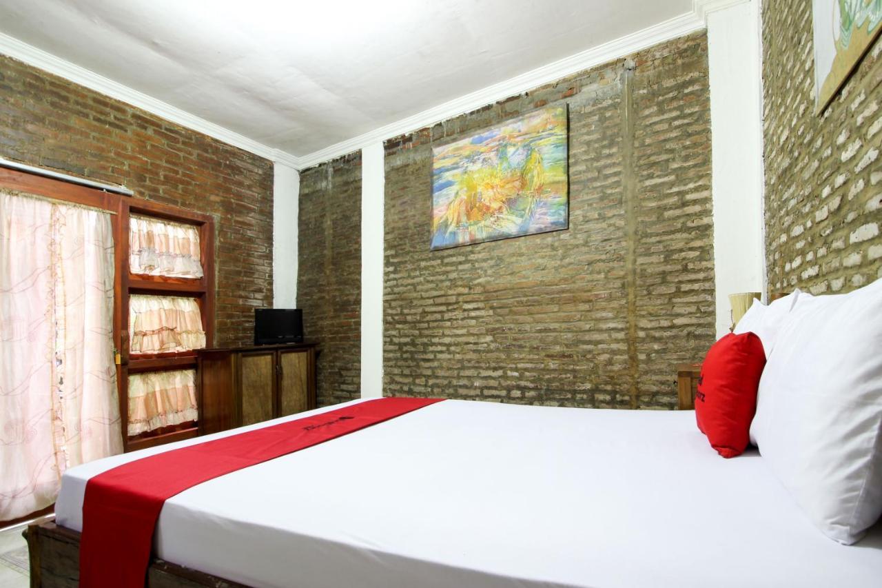 Reddoorz Near Rumah Sakit Wirosaban Salakan Luaran gambar