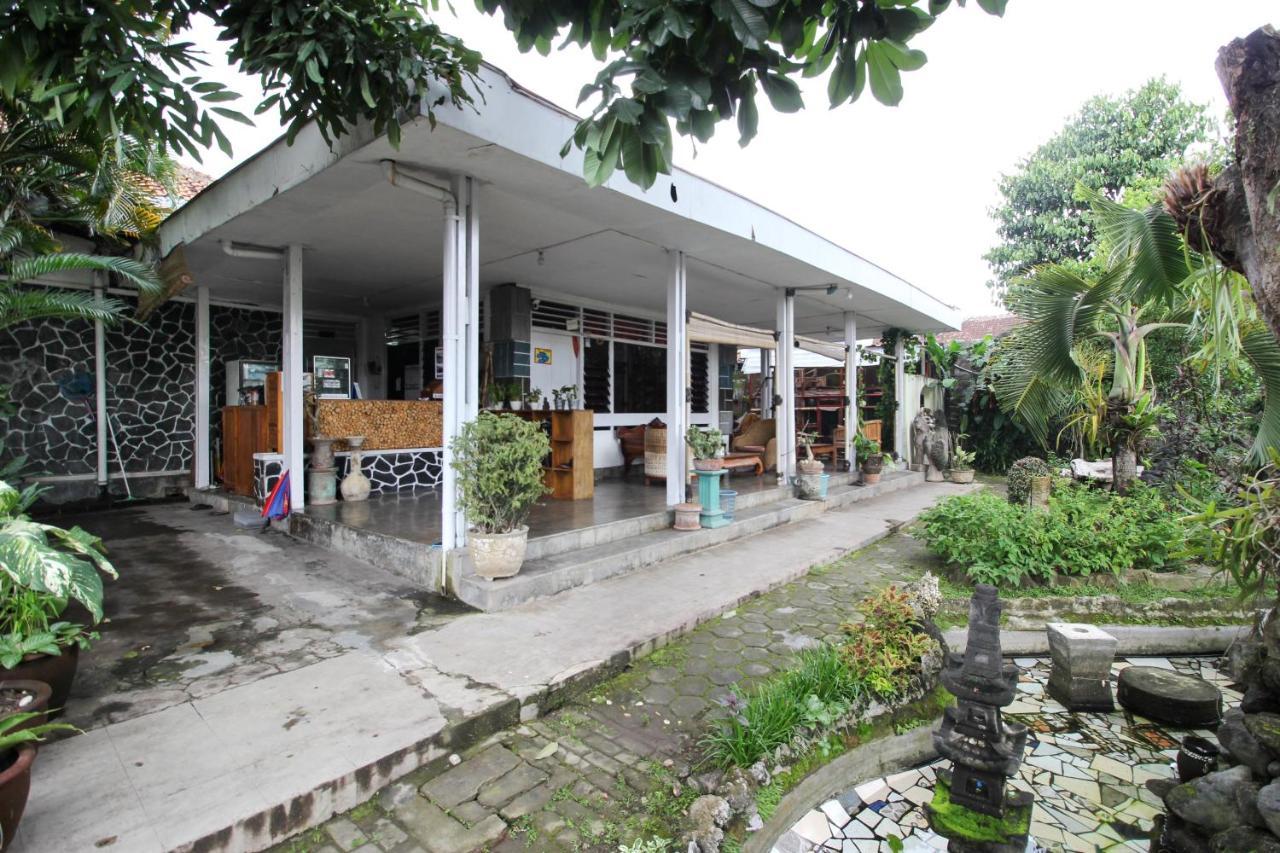 Reddoorz Near Rumah Sakit Wirosaban Salakan Luaran gambar