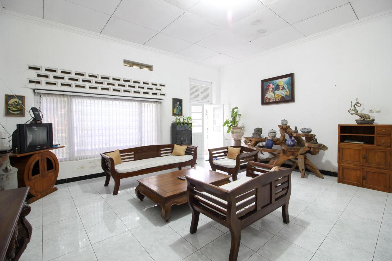 Reddoorz Near Rumah Sakit Wirosaban Salakan Luaran gambar
