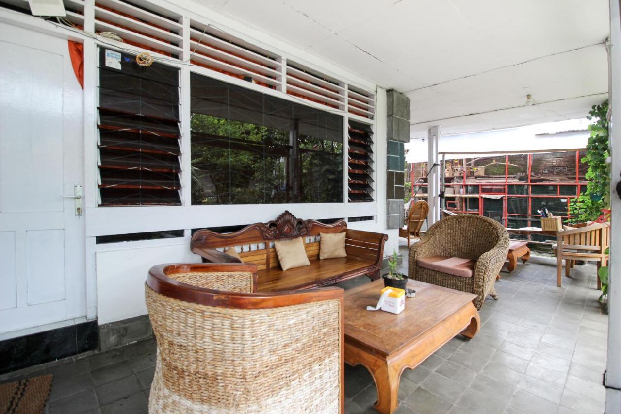 Reddoorz Near Rumah Sakit Wirosaban Salakan Luaran gambar