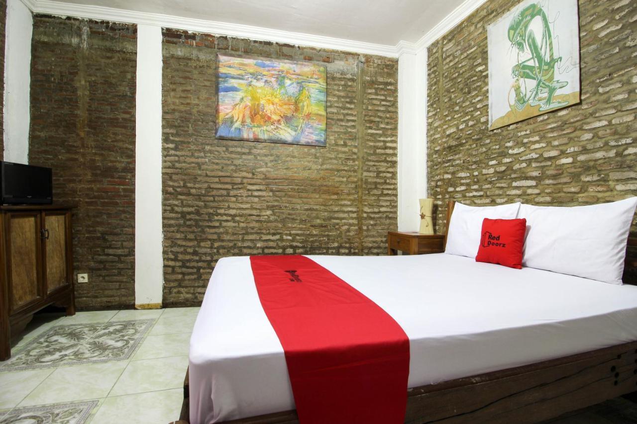 Reddoorz Near Rumah Sakit Wirosaban Salakan Luaran gambar