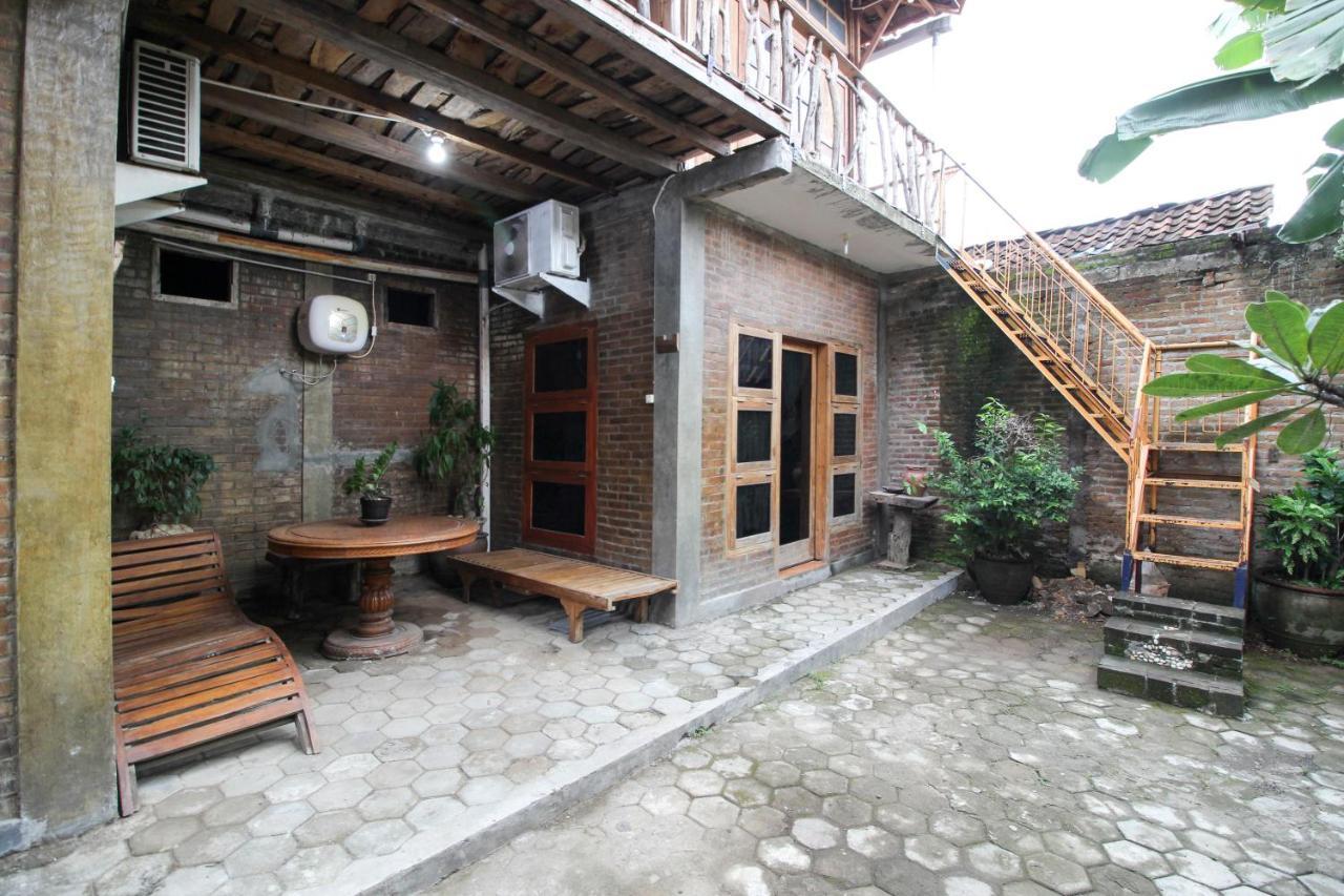 Reddoorz Near Rumah Sakit Wirosaban Salakan Luaran gambar