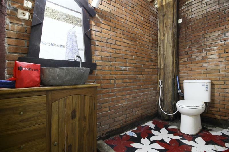 Reddoorz Near Rumah Sakit Wirosaban Salakan Luaran gambar